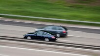 Bránění v předjetí: Co to je, proč je nebezpečné a jak se trestá Bránění v předjetí: Co to je, proč je nebezpečné a jak se trestá